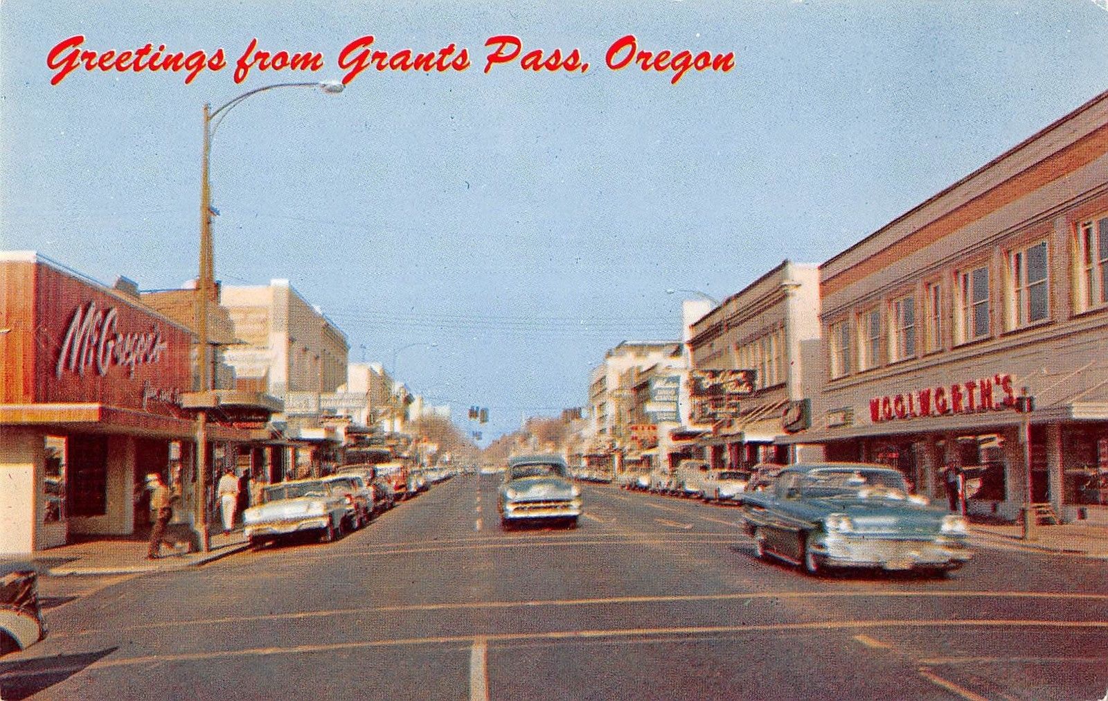 Grants Pass Oregon Greetings From Scene Of Business District Vintage Pc Y7441 Mary L Martin 2402