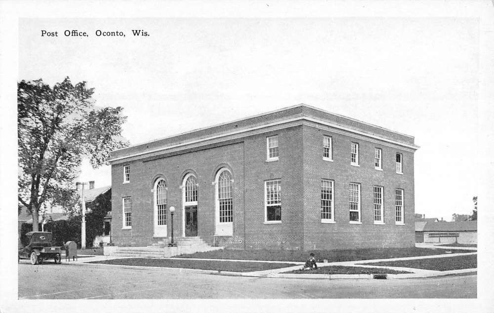 Oconto Wisconsin Post Office Street View Antique Postcard K63267 Mary