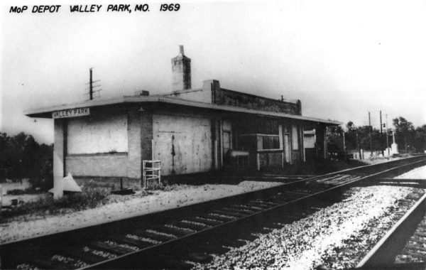 Valley Park Missouri MoP Railroad Depot Real Photo Vintage Postcard K98213