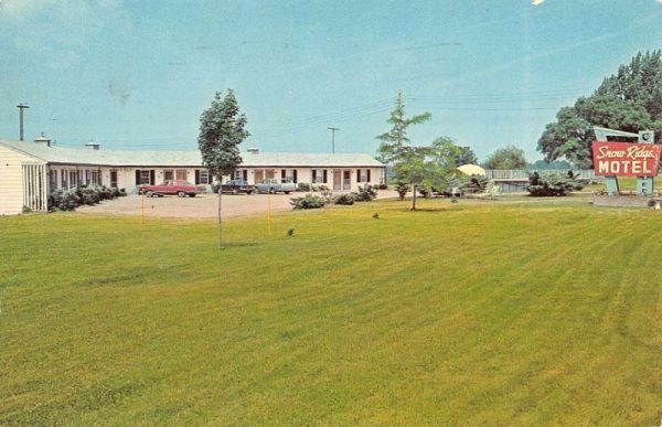 Mayville New York Snow Ridge Motel Street View Vintage Postcard K99195