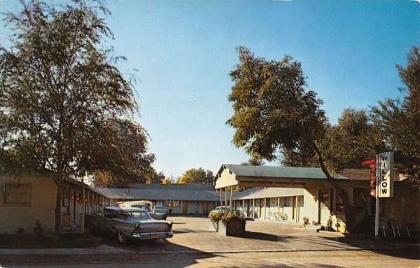 Lone Pine California Willow Motel Street View Vintage Postcard K99745