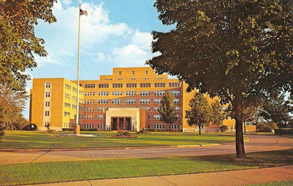 Iron Mountain Michigan Veterans Admin Hospital Vintage Postcard K99861