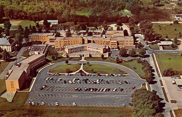 Traverse City Michigan Munson Medical Center Vintage Postcard K99868