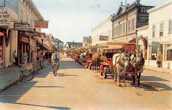 Mackinac Island Michigan Stage Coaches Street View Vintage Postcard K99888