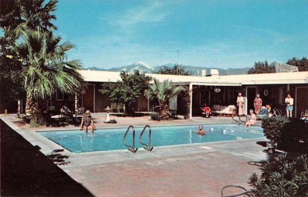 Desert Hot Springs California The Keers Motel Swimming Pool Postcard J81046