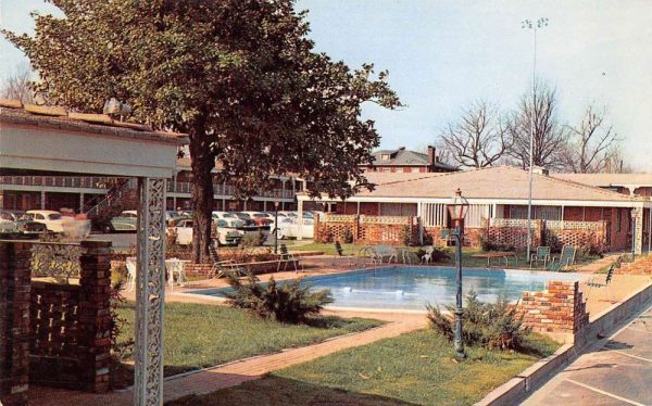 Hollywood California Town Park Motor Hotel Pool View Vintage Postcard KA688598