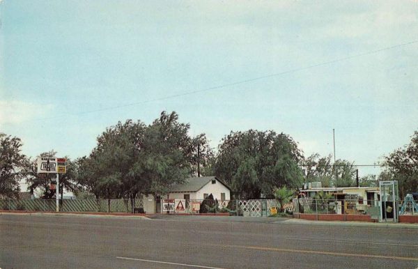 Barstow California view of Tratel-Red Arrow Campgrounds vintage pc ZA441373