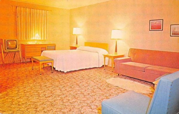 Hatch Utah Bryce Motel and Restaurant Room Interior Vintage Postcard JG236718