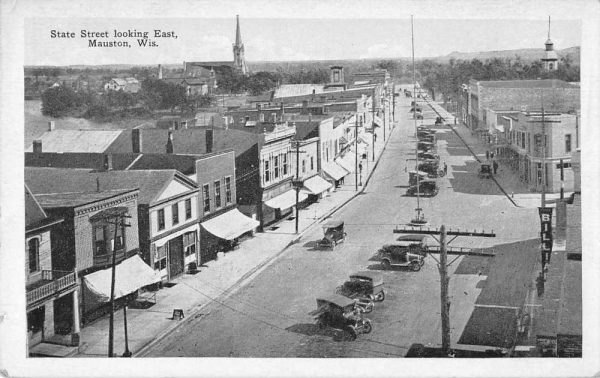 Mauston Wisconsin State Street Looking East Vintage Postcard JI658184