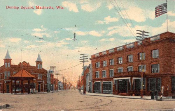 Marinette Wisconsin Dunlap Square Street Scene Vintage Postcard JI658203