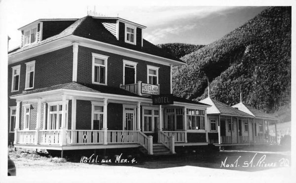 Mont St Pierre Quebec Canada Hotel Sur Mer Real Photo Vintage Postcard JJ649265