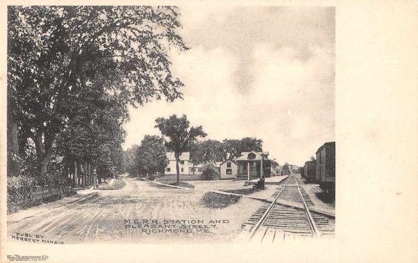 Richmond Maine MCRR Station and Pleasant Street Vintage Postcard JJ649389