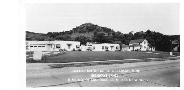 Dresbach Minnesota birds eye view Deluxe Motor Court real photo pc BB189