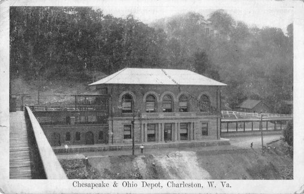 Charleston West Virginia view of Chesapeake & Ohio Train Depot antique pc BB1278