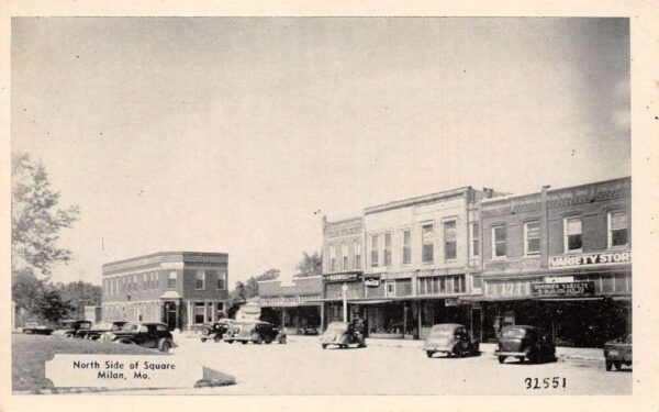 Milan Missouri North Side Of Square B/W Photo Vintage Postcard U3284