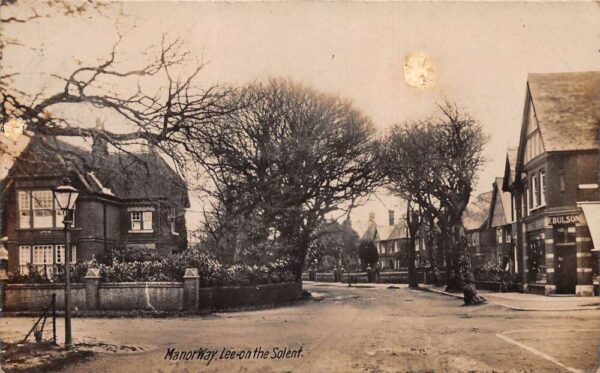 Lee on the Solent England Manor Way Street Scene Real Photo Postcard AA70142