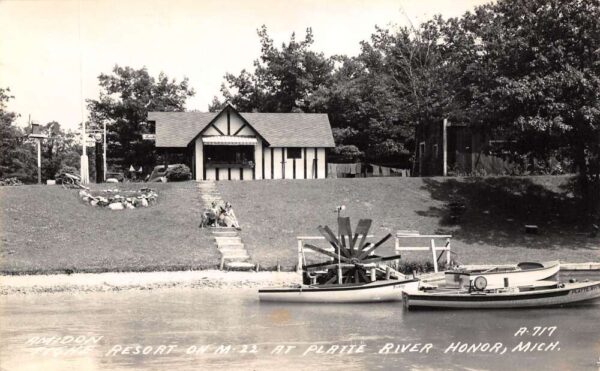 Honor Michigan Resort On Platte River, Real Photo Vintage Postcard U14292