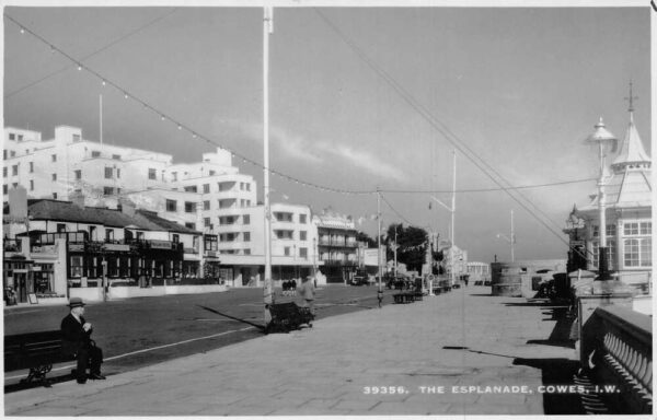 Cowes Isle of Wight England The Esplanade Real Photo Vintage Postcard AA76427