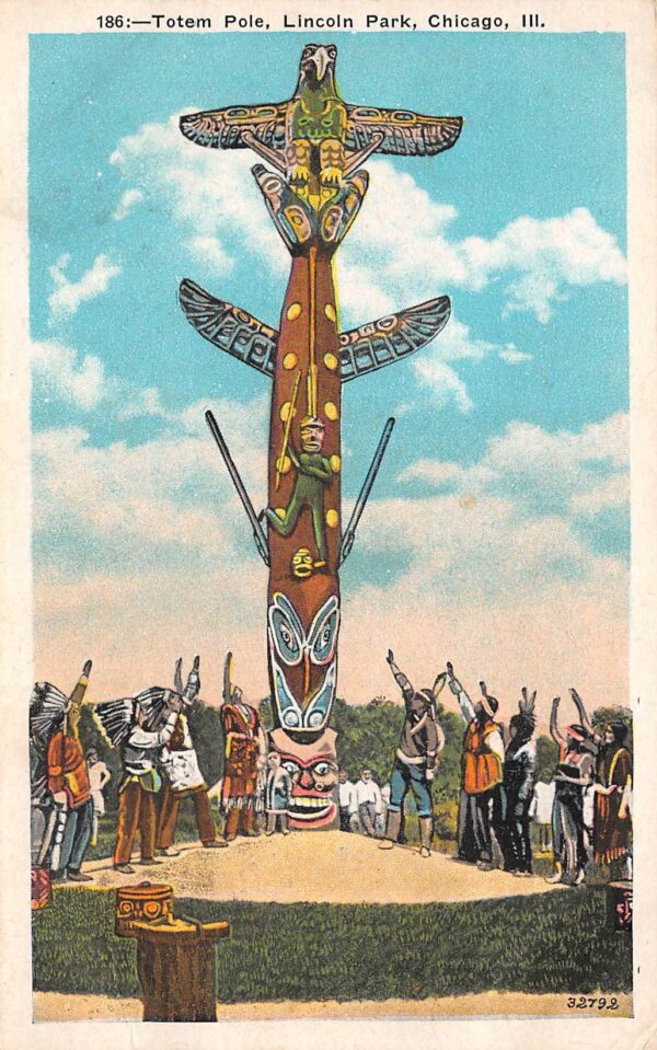 Chicago Illinois Totem Pole, Lincoln Park, White Border Vintage Postcard U14777