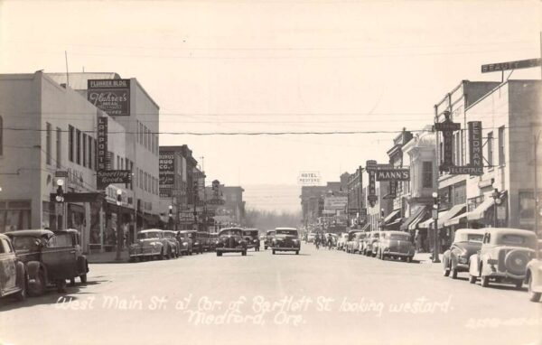 Medford Oregon West Main St., Drug Stores, Real Photo, Vintage Postcard U22154