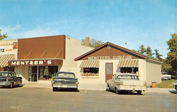 Hackensack Minnesota Mentzer's Sundries, Chrome, Vintage Postcard U22179