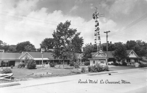 La Creascent Minnesota Ranch Motel Real Photo Vintage Postcard AA94470