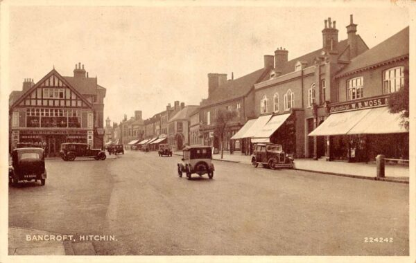 Hitchin England Bancoft Street Scene Vintage Postcard AA95882