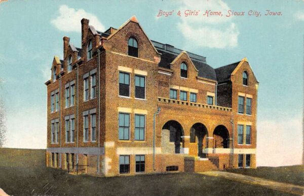 Sioux City Iowa Boys and Girls Home Vintage Postcard AA92948