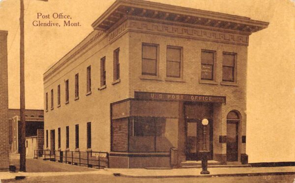 Glendive Montana Post Office Vintage Postcard AA93186