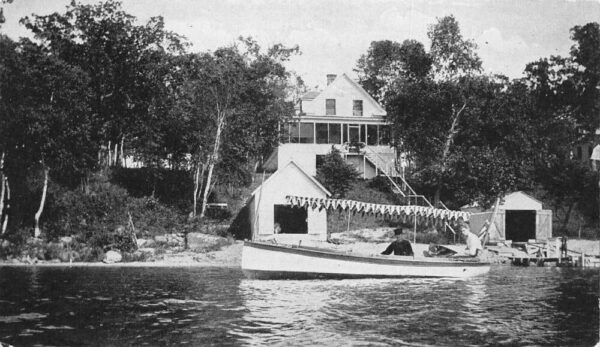 Verndale Minnesota Cottage and Boat Houses Vintage Postcard AA93281