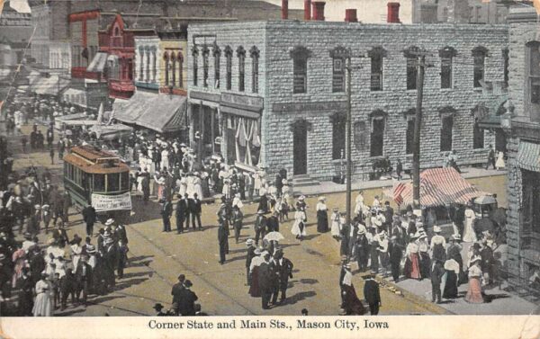 Mason City Iowa Corner State and Main Sts Trolley Vintage Postcard AA94991