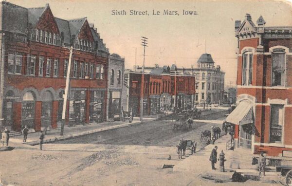 Le Mars Iowa Sixth Street Bank Vintage Postcard AA94993