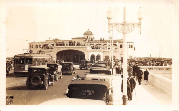 St Petersburg Florida Million Dollar Pier Bus and Cars Real Photo PC AA95383