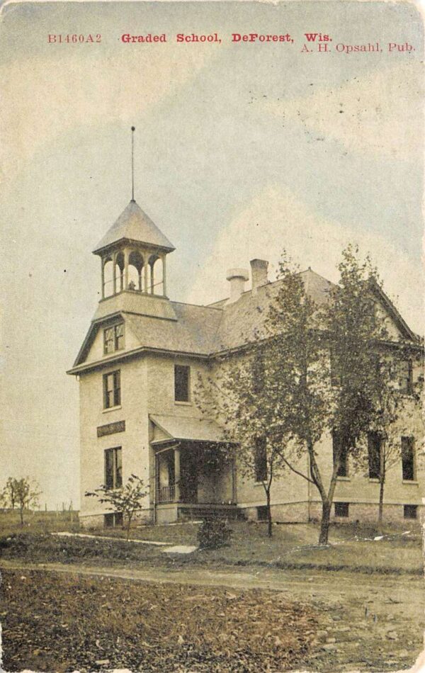 DeForest Wisconsin Graded School Vintage Postcard AA96918