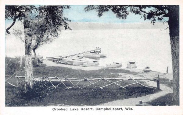 Campbellsport Wisconsin Crooked Lake Resort Boat Dock Vintage Postcard AA96974