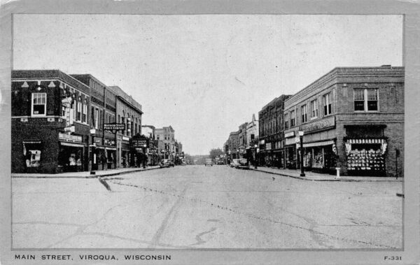 Viroqua Wisconsin Main Street Vintage Postcard AA97236