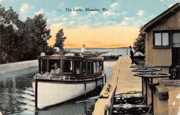 Menasha Wisconsin Boat in Lock Vintage Postcard AA97304