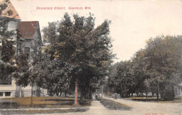 Oakfield Wisconsin Residence Street Vintage Postcard AA97318