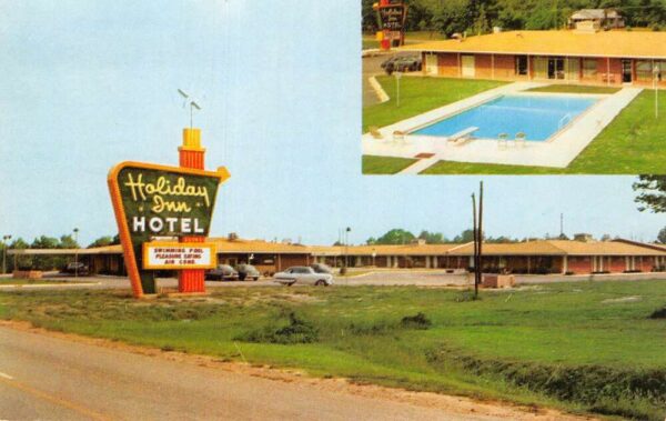 Opelika Alabama Holiday Inn Hotel Swimming Pool Vintage Postcard AA97720