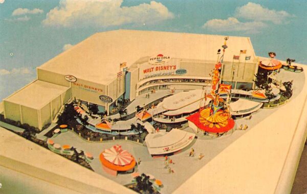 New York Worlds Fair Pepsi Disney Pavilion Display Model Postcard AA97721