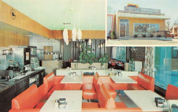 Rochester Minnesota Wade's Broiler Restaurant Interior View Postcard AA98305