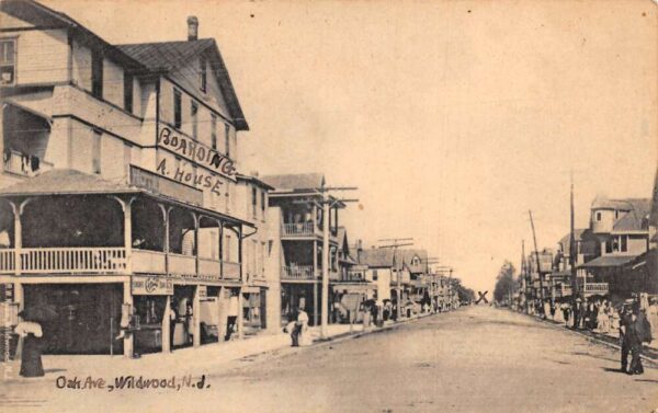 Wildwood New Jersey Oak Avenue Street Scene Vintage Postcard AA98367