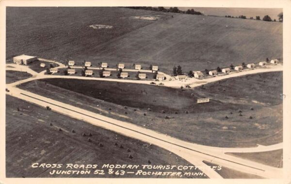 Rochester Minnesota Cross Roads Modern Tourist Cottages, Vintage RPPC U21380