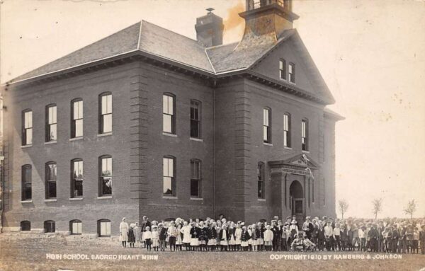 Sacred Heart Minnesota High School, Real Photo, Vintage Postcard U21383