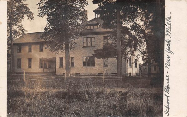 New York Mills Minnesota School House, Real Photo, Vintage Postcard U21394