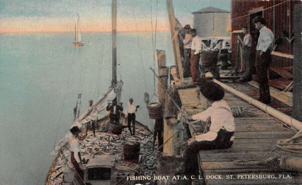 St. Petersburg Florida Fishing Boat At A.C.L. Dock, Vintage Postcard U21916