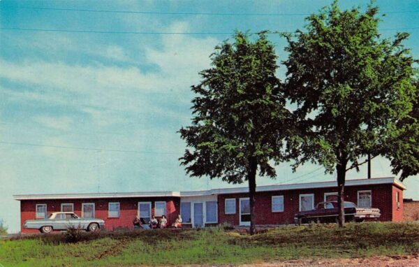 Golden Pond Kentucky Blue Castle Motel Vintage Postcard AA98917